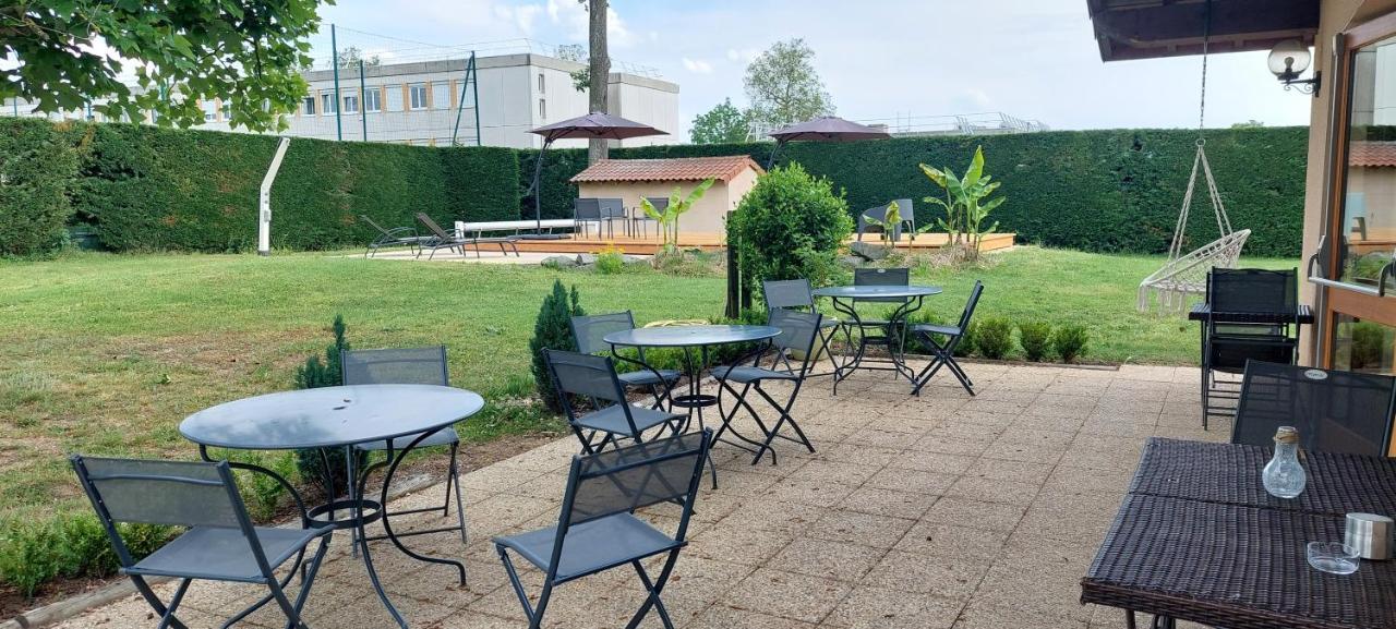 Etesia Hotell Feurs Exteriör bild